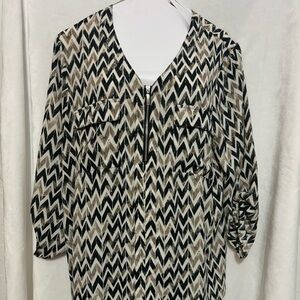 Women’s 16/18 nice dress blouse.